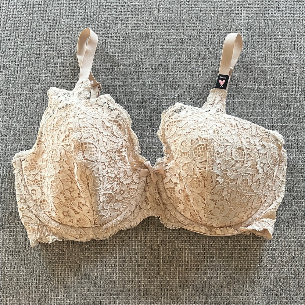 NWT Victoria's Secret Lace Lined Demi